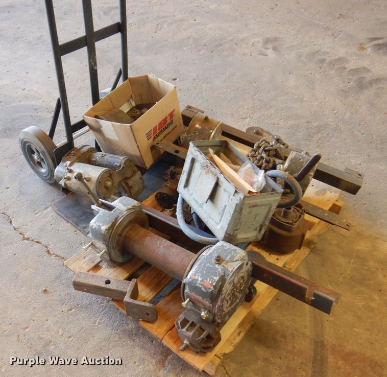 image for item EX9704 (3) winches