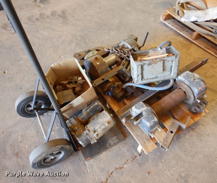 image for item EX9704 (3) winches