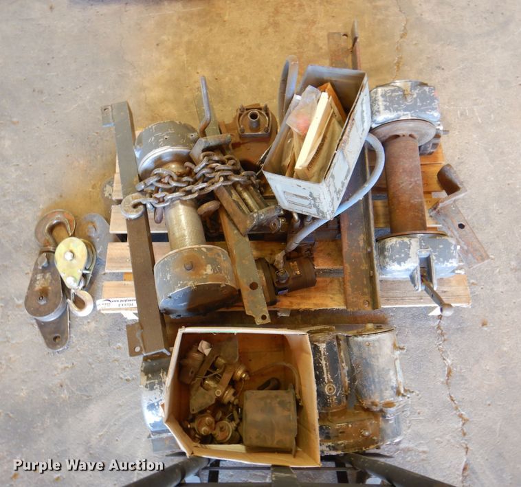 image for item EX9704 (3) winches