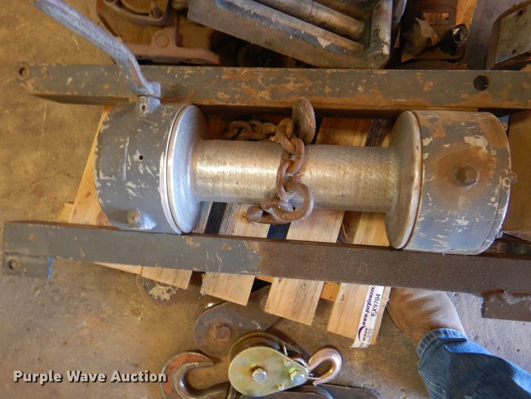 image for item EX9704 (3) winches
