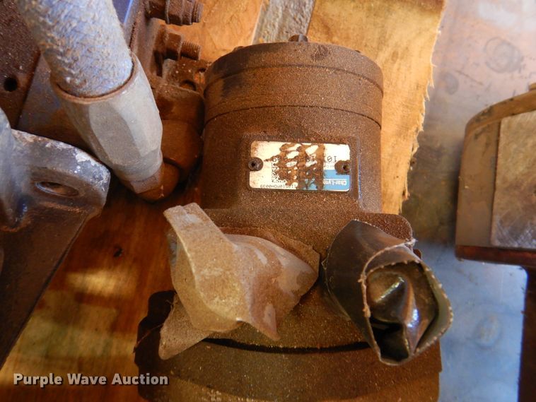 image for item EX9704 (3) winches