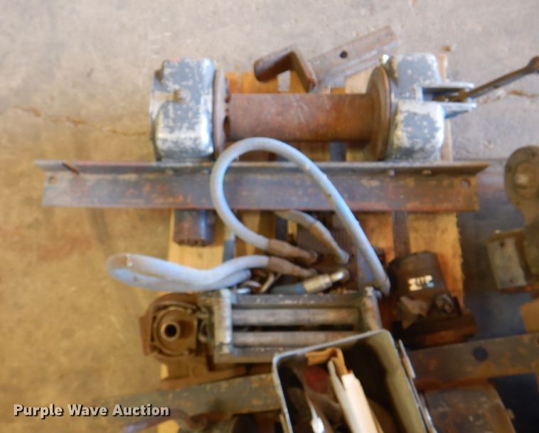 image for item EX9704 (3) winches