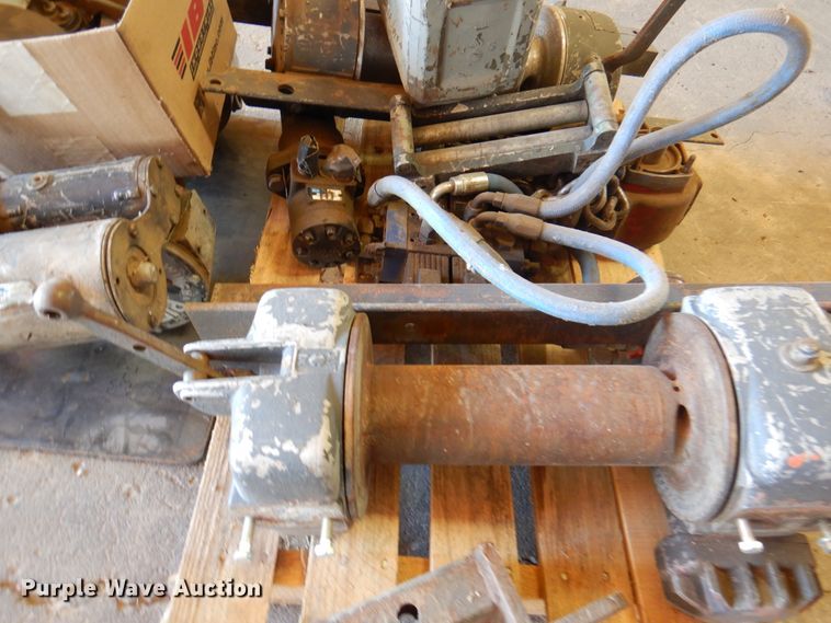 image for item EX9704 (3) winches