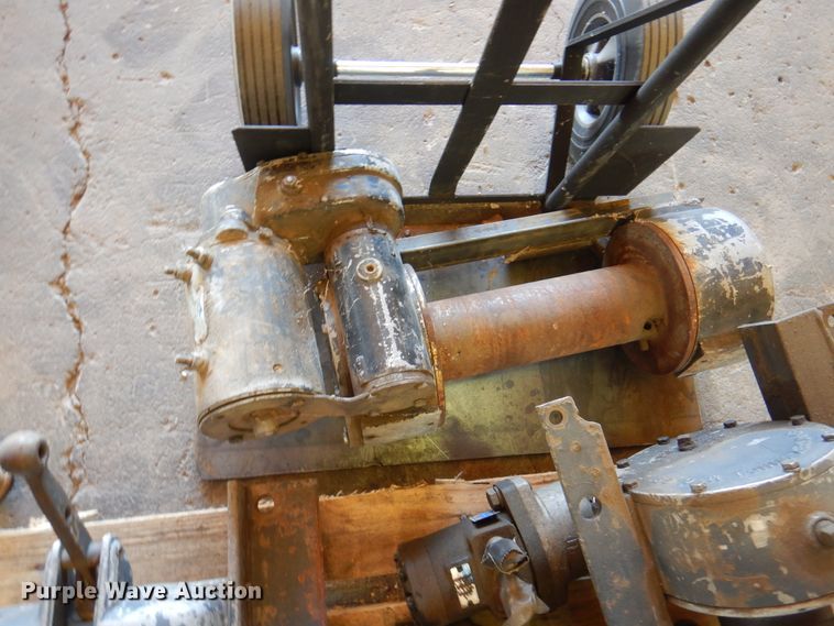 image for item EX9704 (3) winches