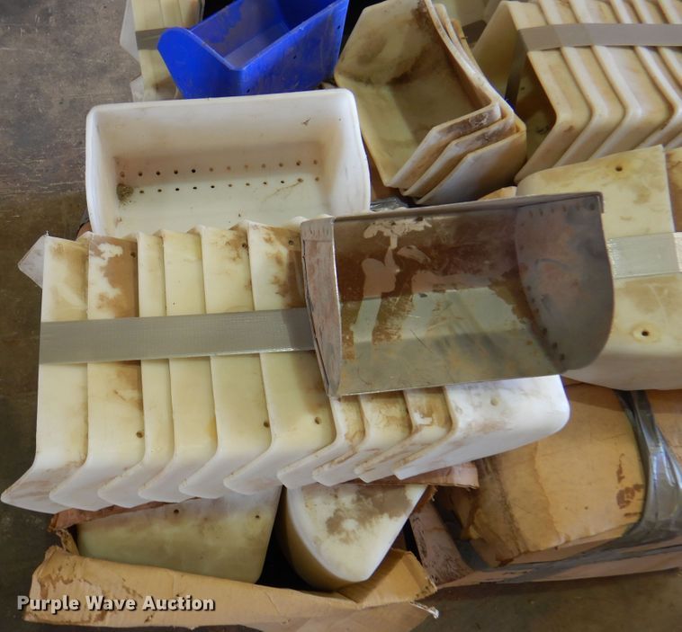 image for item EX9707 Approximately 184 conveyor buckets