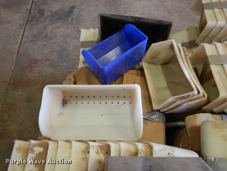 image for item EX9707 Approximately 184 conveyor buckets