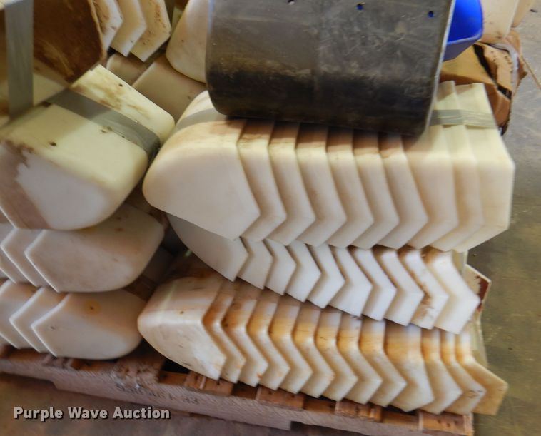 image for item EX9707 Approximately 184 conveyor buckets