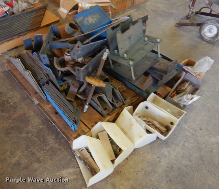 image for item EX9707 Approximately 184 conveyor buckets