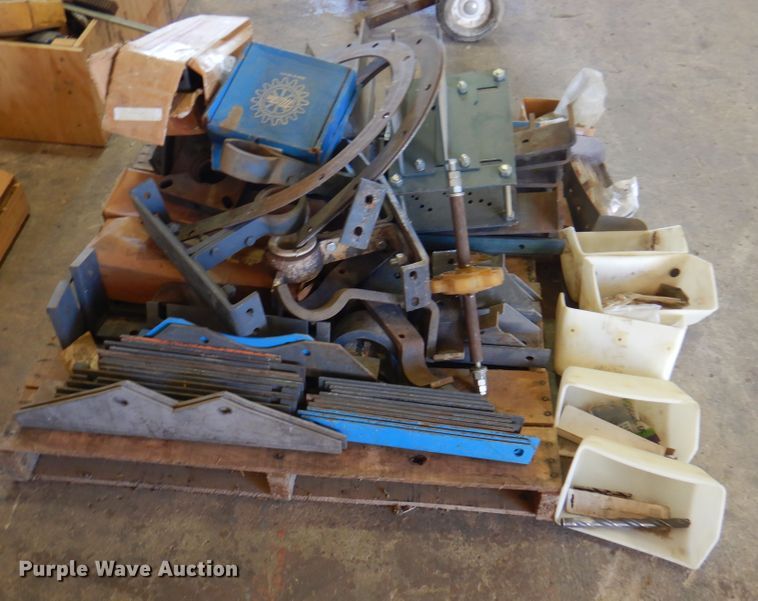 image for item EX9707 Approximately 184 conveyor buckets