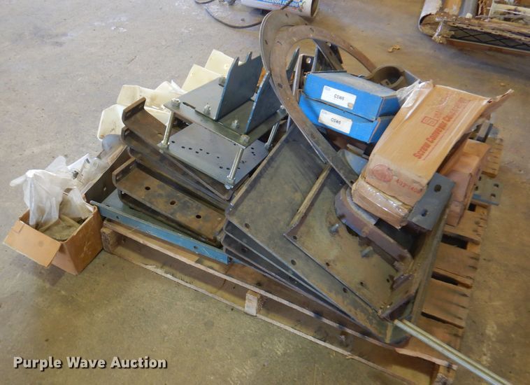 image for item EX9707 Approximately 184 conveyor buckets