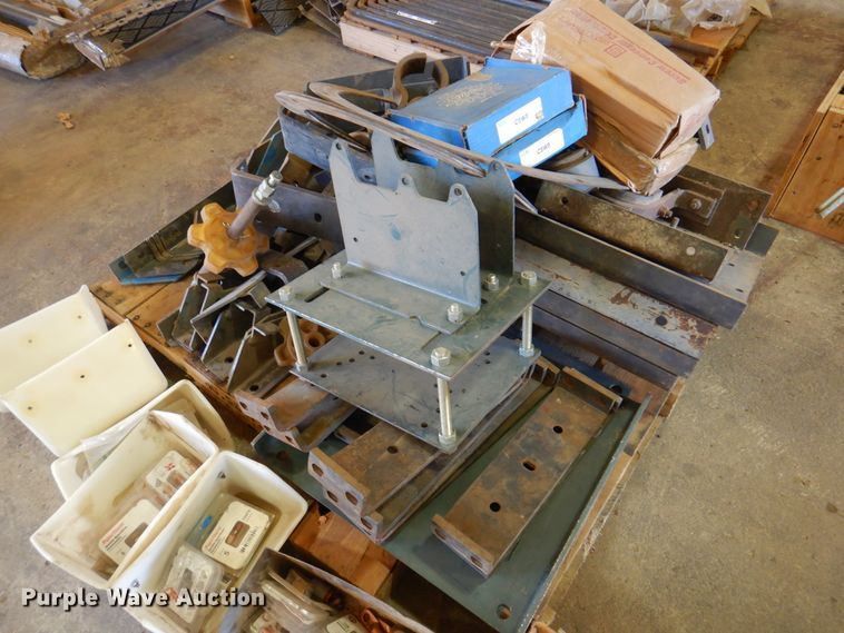 image for item EX9707 Approximately 184 conveyor buckets