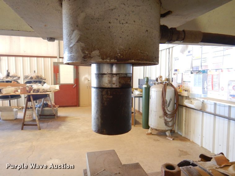 image for item EX9729 Hydraulic press