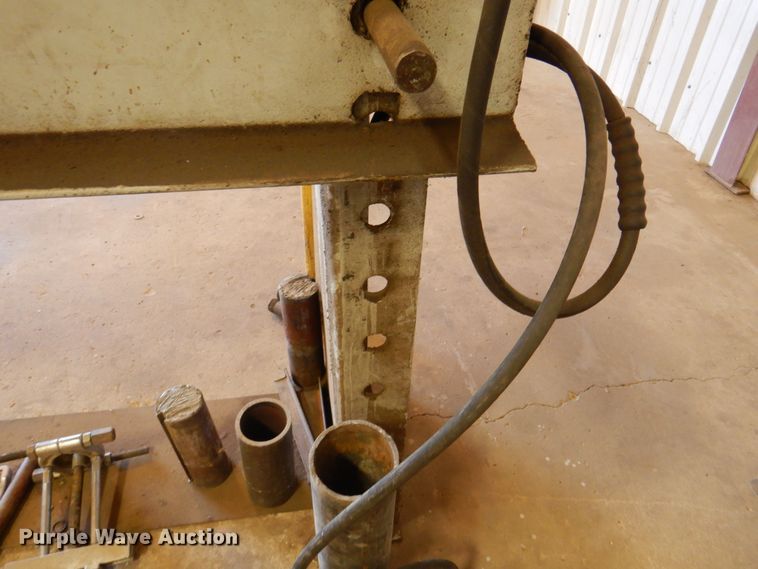 image for item EX9729 Hydraulic press