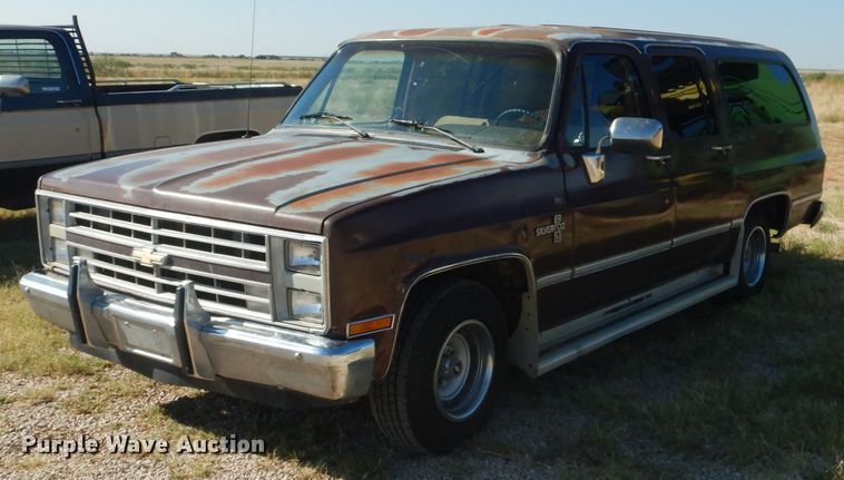 image for item HC9209 1988 Chevrolet Suburban  SUV