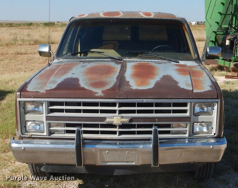 image for item HC9209 1988 Chevrolet Suburban  SUV