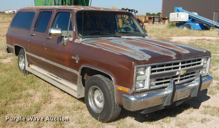 image for item HC9209 1988 Chevrolet Suburban  SUV