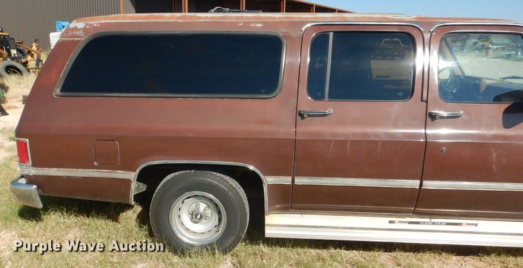 image for item HC9209 1988 Chevrolet Suburban  SUV