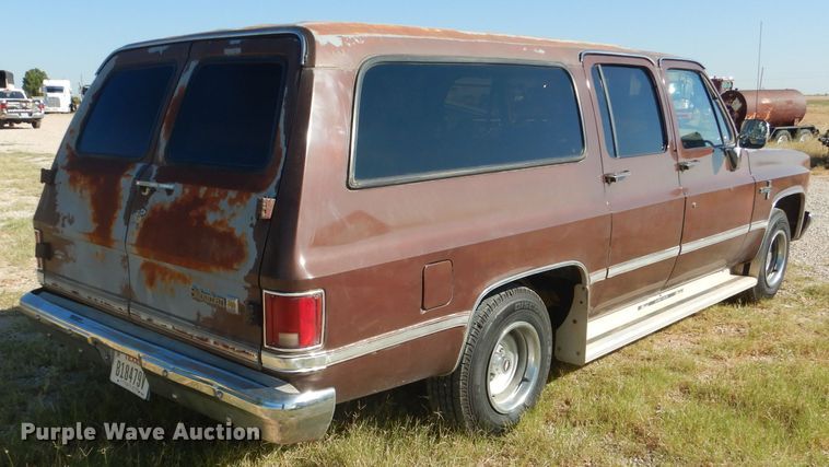 image for item HC9209 1988 Chevrolet Suburban  SUV