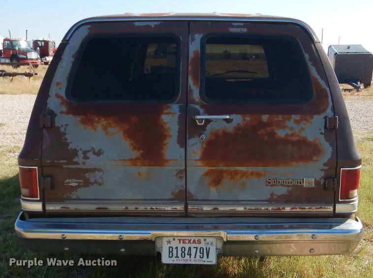 image for item HC9209 1988 Chevrolet Suburban  SUV