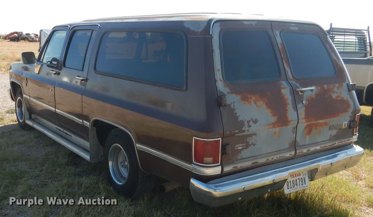 image for item HC9209 1988 Chevrolet Suburban  SUV