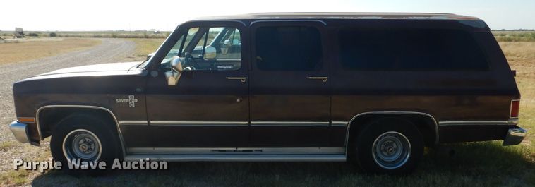 image for item HC9209 1988 Chevrolet Suburban  SUV