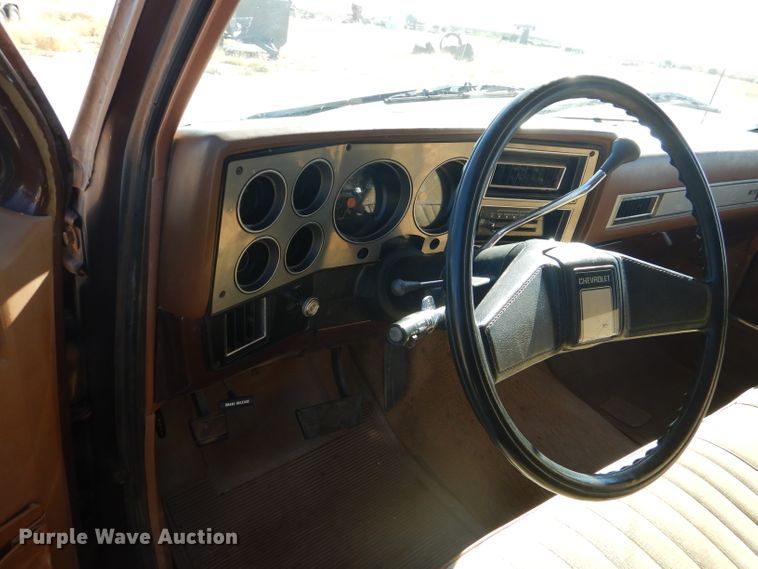 image for item HC9209 1988 Chevrolet Suburban  SUV