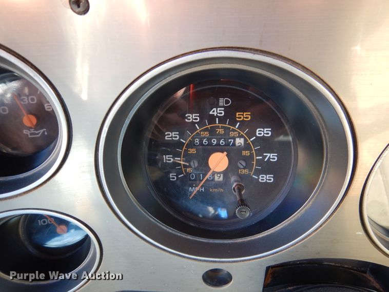 image for item HC9209 1988 Chevrolet Suburban  SUV