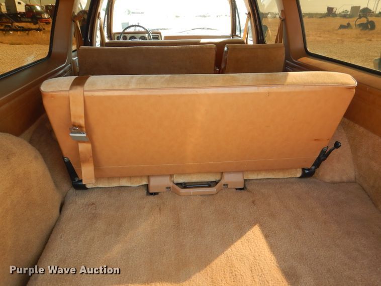 image for item HC9209 1988 Chevrolet Suburban  SUV