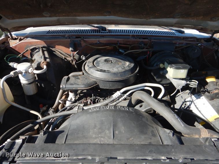 image for item HC9209 1988 Chevrolet Suburban  SUV