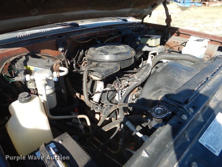 image for item HC9209 1988 Chevrolet Suburban  SUV