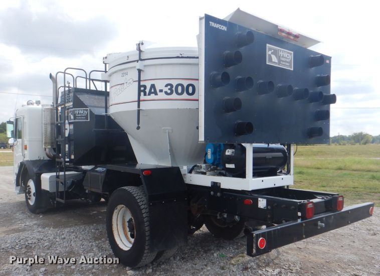 image for item HT9457 2004 Peterbilt 320  pot hole patcher truck