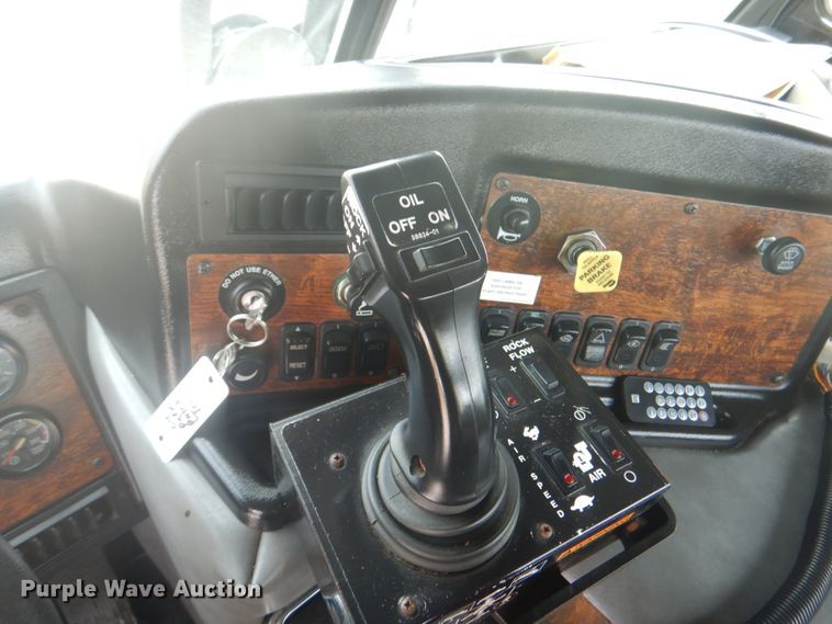 image for item HT9457 2004 Peterbilt 320  pot hole patcher truck