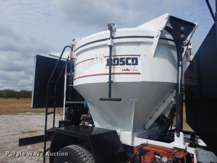 image for item HT9457 2004 Peterbilt 320  pot hole patcher truck