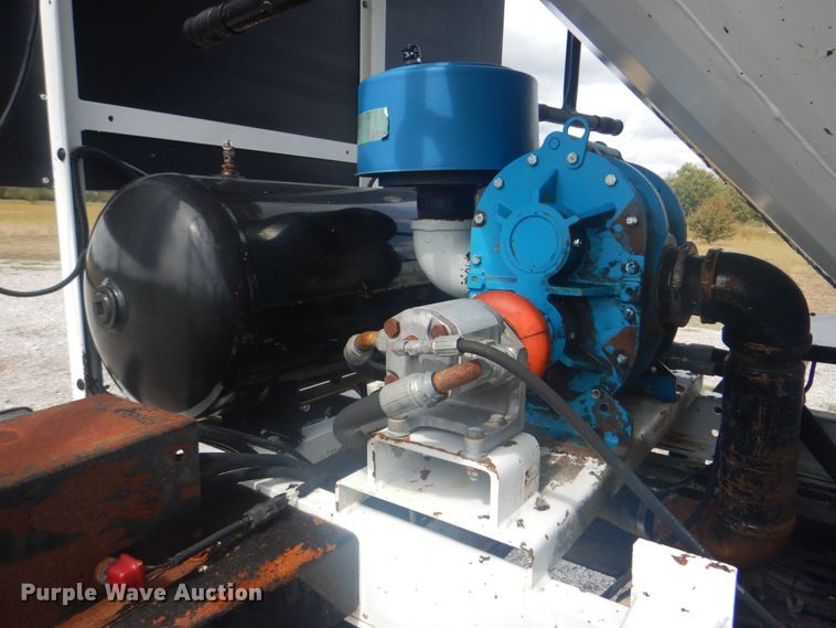 image for item HT9457 2004 Peterbilt 320  pot hole patcher truck