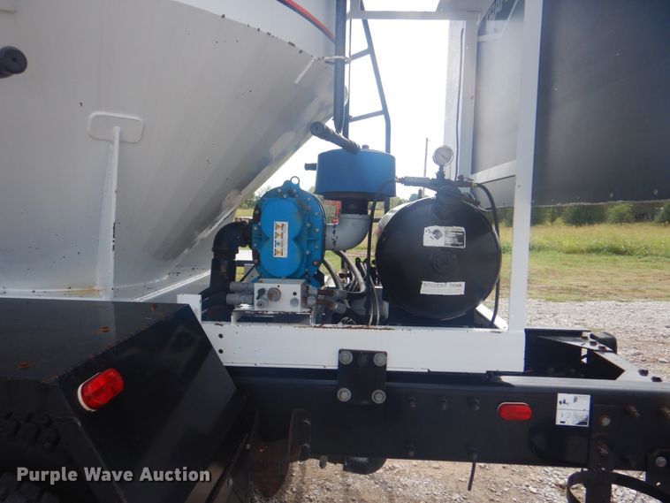 image for item HT9457 2004 Peterbilt 320  pot hole patcher truck