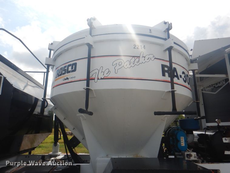 image for item HT9457 2004 Peterbilt 320  pot hole patcher truck