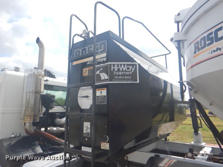 image for item HT9457 2004 Peterbilt 320  pot hole patcher truck