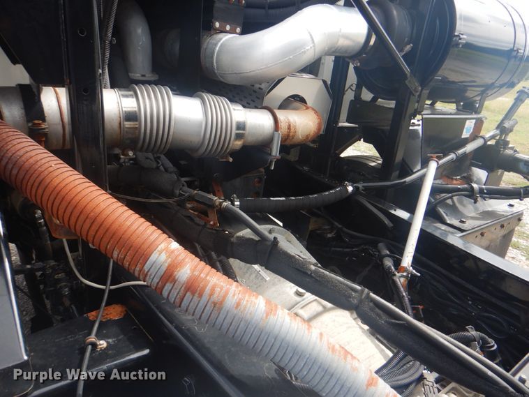 image for item HT9457 2004 Peterbilt 320  pot hole patcher truck