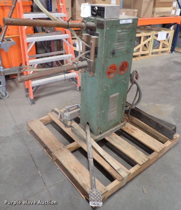 image for item IB9072 Pier Equipment spot welder