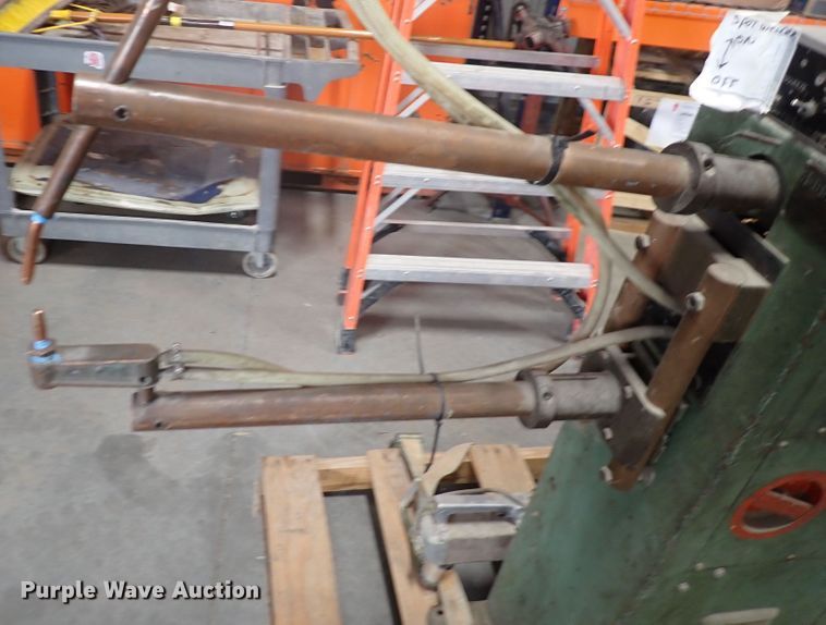 image for item IB9072 Pier Equipment spot welder