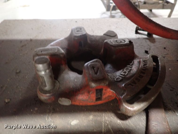 image for item IB9075 Ridgid 535 pipe machine