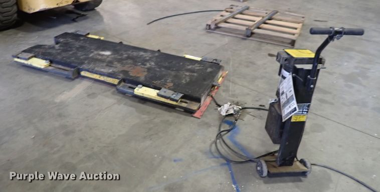 image for item IB9078 Wheeltronic AB-1425  platform lift