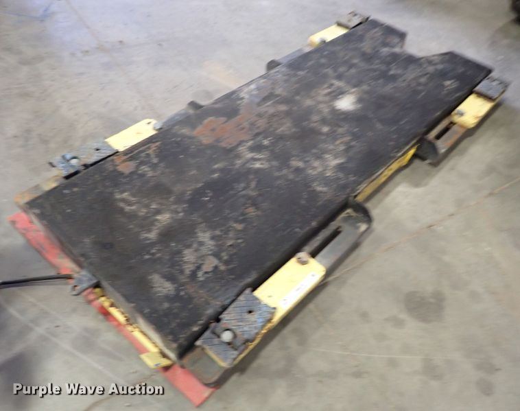 image for item IB9078 Wheeltronic AB-1425  platform lift