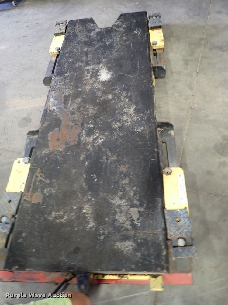 image for item IB9078 Wheeltronic AB-1425  platform lift