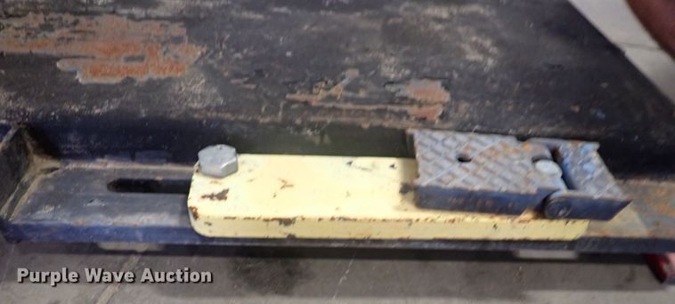 image for item IB9078 Wheeltronic AB-1425  platform lift