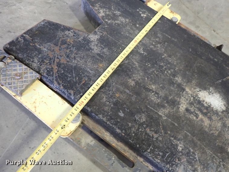 image for item IB9078 Wheeltronic AB-1425  platform lift