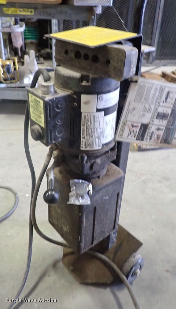 image for item IB9078 Wheeltronic AB-1425  platform lift