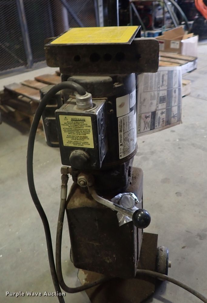 image for item IB9078 Wheeltronic AB-1425  platform lift