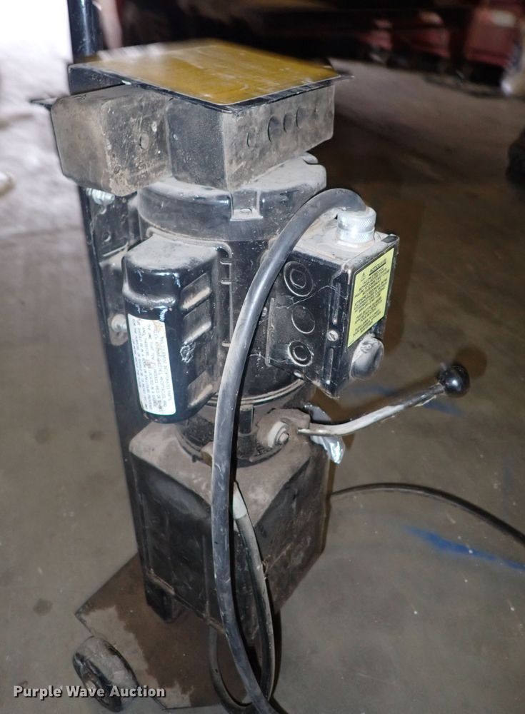 image for item IB9078 Wheeltronic AB-1425  platform lift