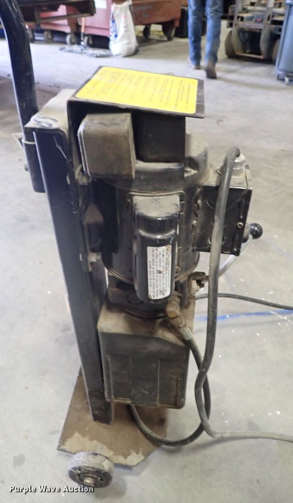 image for item IB9078 Wheeltronic AB-1425  platform lift